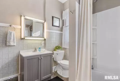 Bath - 1729 E Converse Ave, Springfield, IL 62702 photo 2 of 2