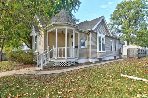 801 E Park St, Taylorville, IL 62568