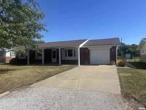 308 10th St, Pawnee, IL 62558