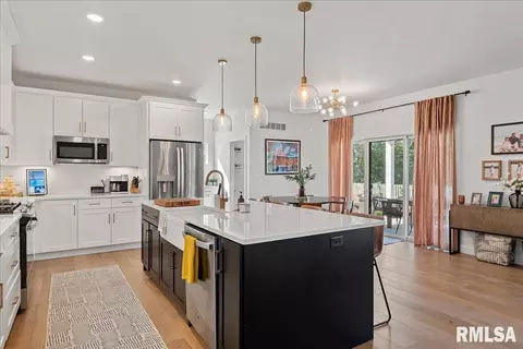 Kitchen - 2801 Richardson Dr, Springfield, IL 62711 photo 6 of 7