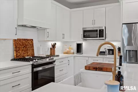 Kitchen - 2801 Richardson Dr, Springfield, IL 62711 photo 7 of 7