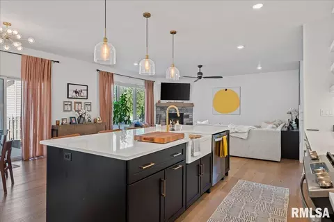 Kitchen - 2801 Richardson Dr, Springfield, IL 62711 photo 5 of 7