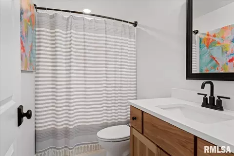 Bath - 2801 Richardson Dr, Springfield, IL 62711 photo 7 of 7