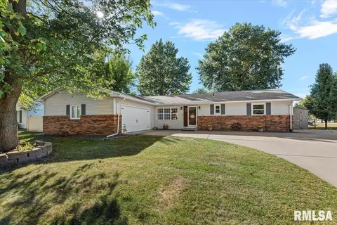 114 Velda St, Farmersville, IL 62533