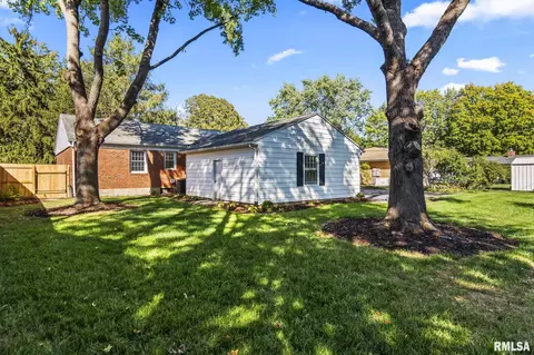 Exterior - 2212 Greenbriar Rd, Springfield, IL 62704 photo 2 of 9