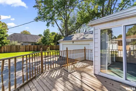 Exterior - 2212 Greenbriar Rd, Springfield, IL 62704 photo 6 of 9