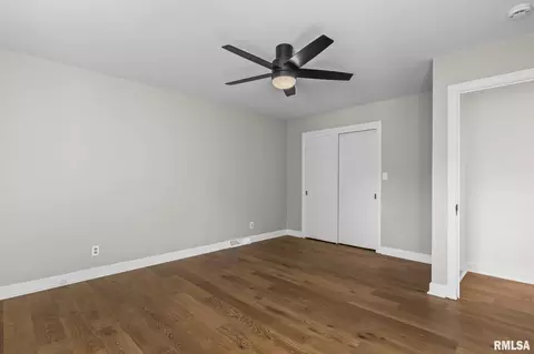 Bedroom - 2212 Greenbriar Rd, Springfield, IL 62704 photo 1 of 8