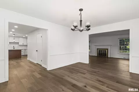 Dining - 2212 Greenbriar Rd, Springfield, IL 62704 photo 1 of 1