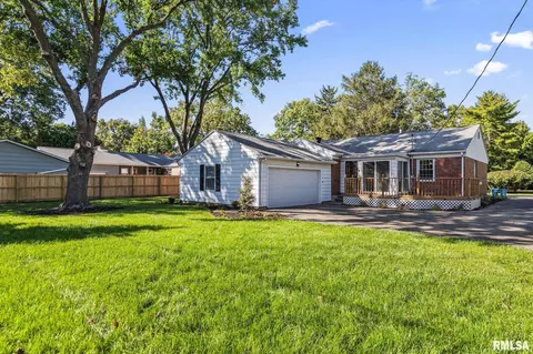 Exterior - 2212 Greenbriar Rd, Springfield, IL 62704 photo 7 of 9