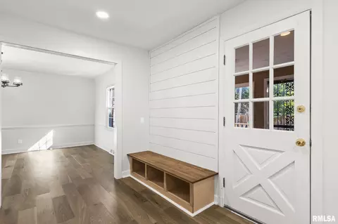 Entry Way - 2212 Greenbriar Rd, Springfield, IL 62704 photo 5 of 5