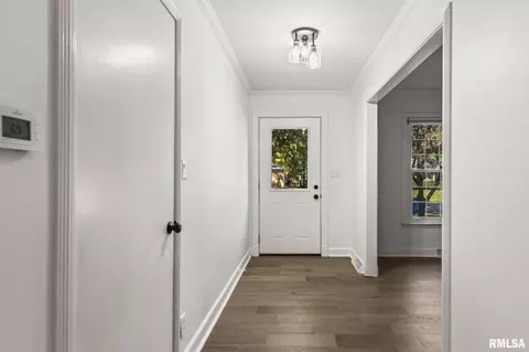 Entry Way - 2212 Greenbriar Rd, Springfield, IL 62704 photo 1 of 5