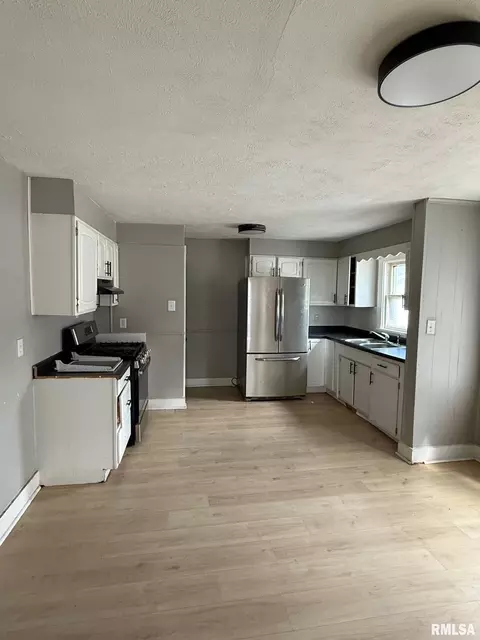 Kitchen - 1305 E Spruce St, Springfield, IL 62703 photo 1 of 1
