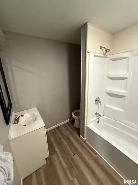Bath - 1305 E Spruce St, Springfield, IL 62703 photo 1 of 1