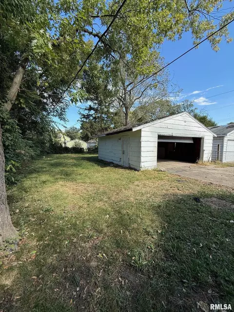 Exterior - 1305 E Spruce St, Springfield, IL 62703 photo 2 of 2