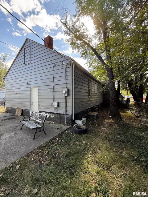 Exterior - 1305 E Spruce St, Springfield, IL 62703 photo 1 of 2