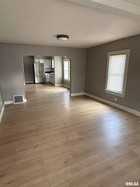 Living - 1305 E Spruce St, Springfield, IL 62703 photo 1 of 1