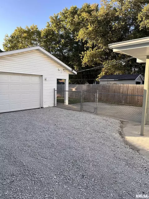 2033 N 19th St, Springfield, IL 62702 photo 27