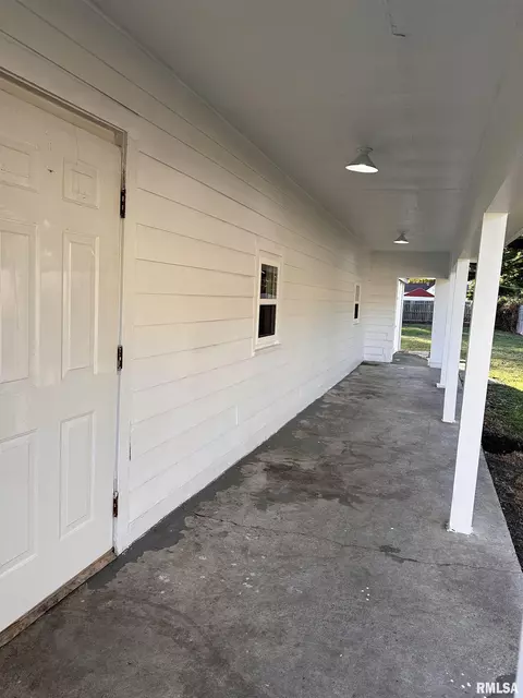 2033 N 19th St, Springfield, IL 62702 photo 5