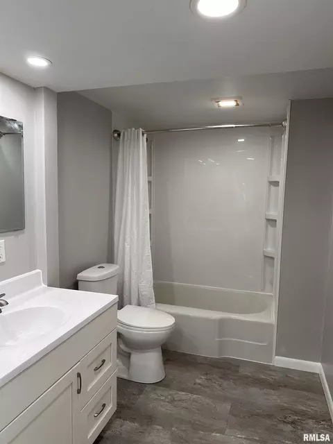 2033 N 19th St, Springfield, IL 62702 photo 15