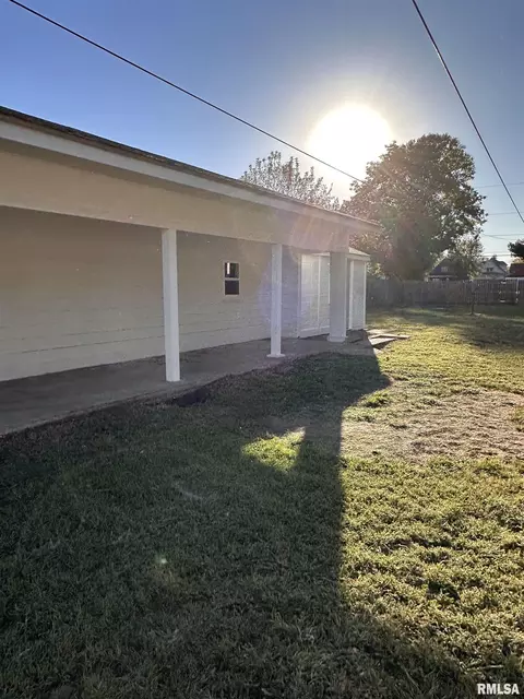 2033 N 19th St, Springfield, IL 62702 photo 9
