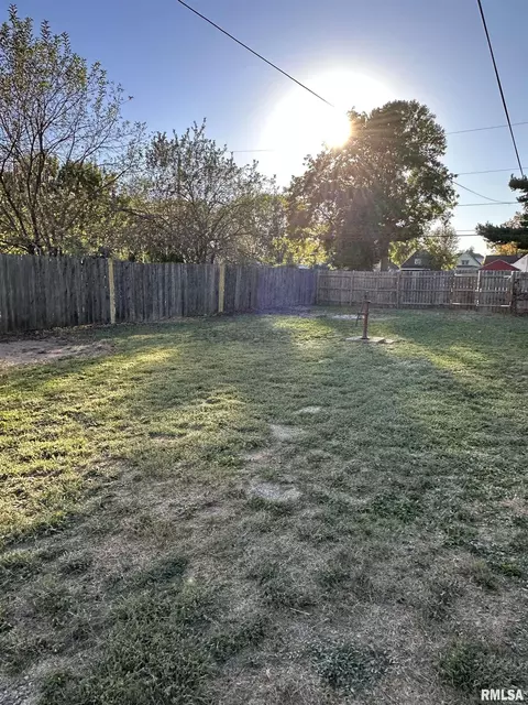 2033 N 19th St, Springfield, IL 62702 photo 8