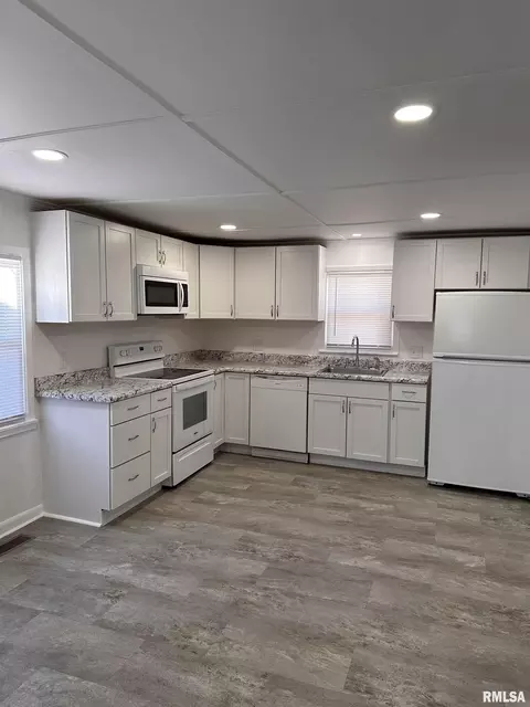 2033 N 19th St, Springfield, IL 62702 photo 7