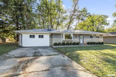 Exterior - 1 Birch Dr, Chatham, IL 62629 photo 2 of 6
