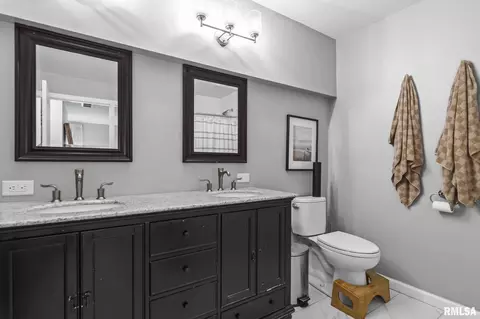 Bath - 1 Birch Dr, Chatham, IL 62629 photo 1 of 2