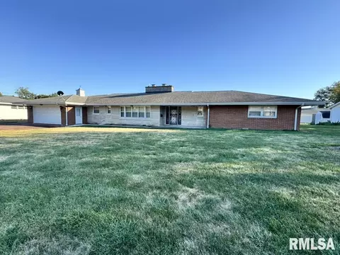 512 Sunset Ct, Rushville, IL 62681