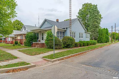 928 Broadway St, Lincoln, IL 62656