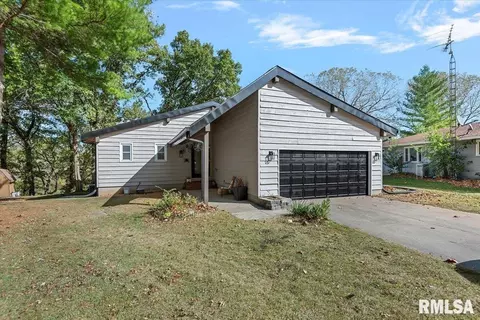 12 Quail Ln, Jacksonville, IL 62650