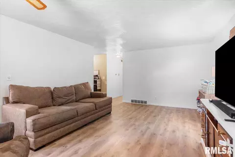2229 Trowbridge Rd, Springfield, IL 62703 photo 8