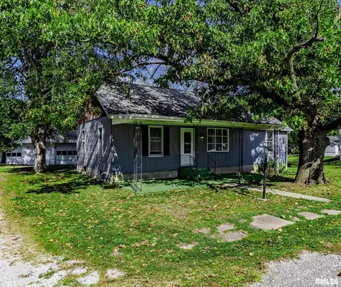207 W Elm St, Thayer, IL 62689