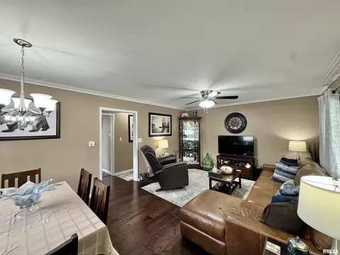 2109 Black Ave, Springfield, IL 62702 photo 5