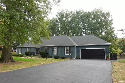 39 Hiawatha Ln, Galesburg, IL 61401