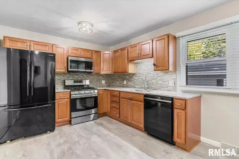 1900 Camden Rd, Springfield, IL 62702 photo 10