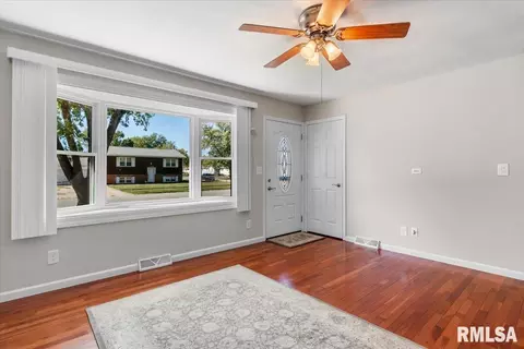 1900 Camden Rd, Springfield, IL 62702 photo 7
