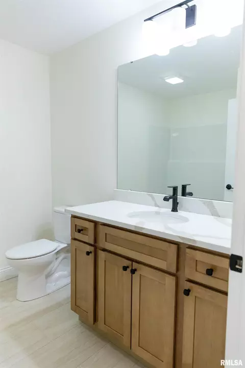 Bath - 1719 Ambleside Dr, Springfield, IL 62711 photo 4 of 4