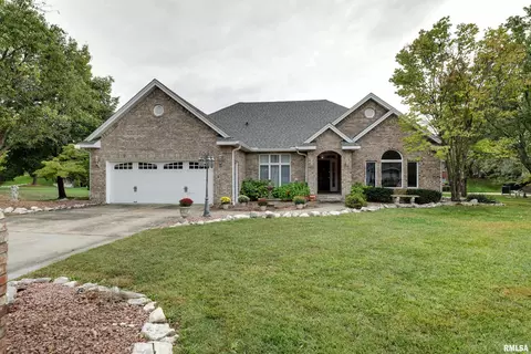 620 Birdie Ln, Quincy, IL 62305