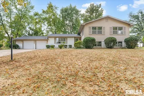 852 Oxford Dr, Chatham, IL 62629