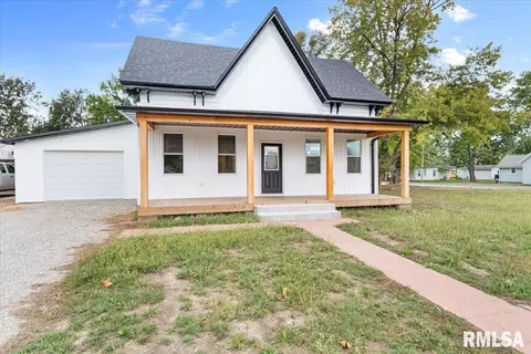 446 N 7th St, Auburn, IL 62615