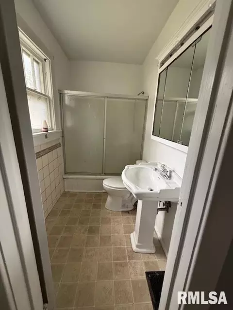 Bath - 2241 S 12th St, Springfield, IL 62703 photo 1 of 1