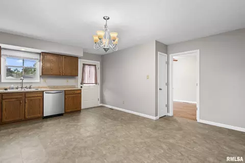 1705 E Watch Ave, Springfield, IL 62702 photo 12