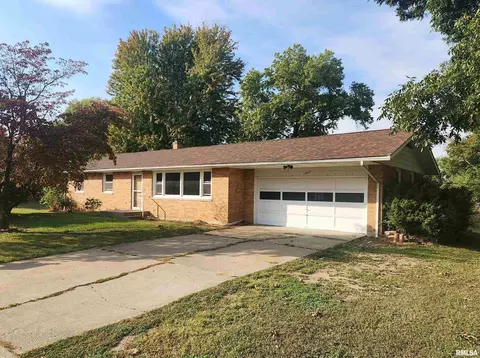 1403 Springdale N Dr, Quincy, IL 62305