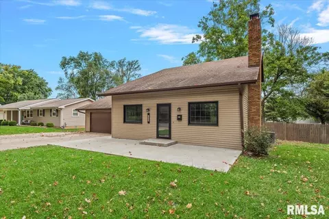 1924 Cedar St, Jacksonville, IL 62650