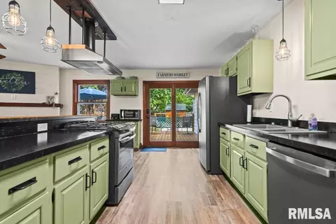 719 E Walnut St, Chatham, IL 62629 photo 10
