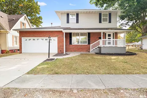 114 S Blair St, Virden, IL 62690