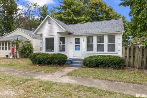 213 W Conrey St, Williamsville, IL 62693