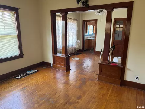1117 E Ash St, Springfield, IL 62703 photo 2
