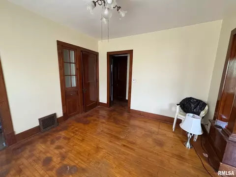 1117 E Ash St, Springfield, IL 62703 photo 4